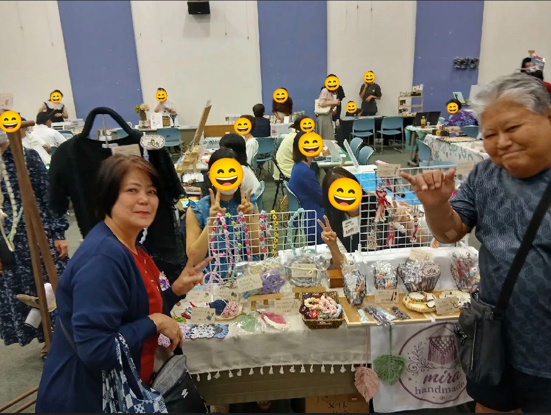 結マルシェ沖縄のみらコラボ浦添経塚のブースを訪れた、最近まで通所していた元利用者さんの男性と奥さま